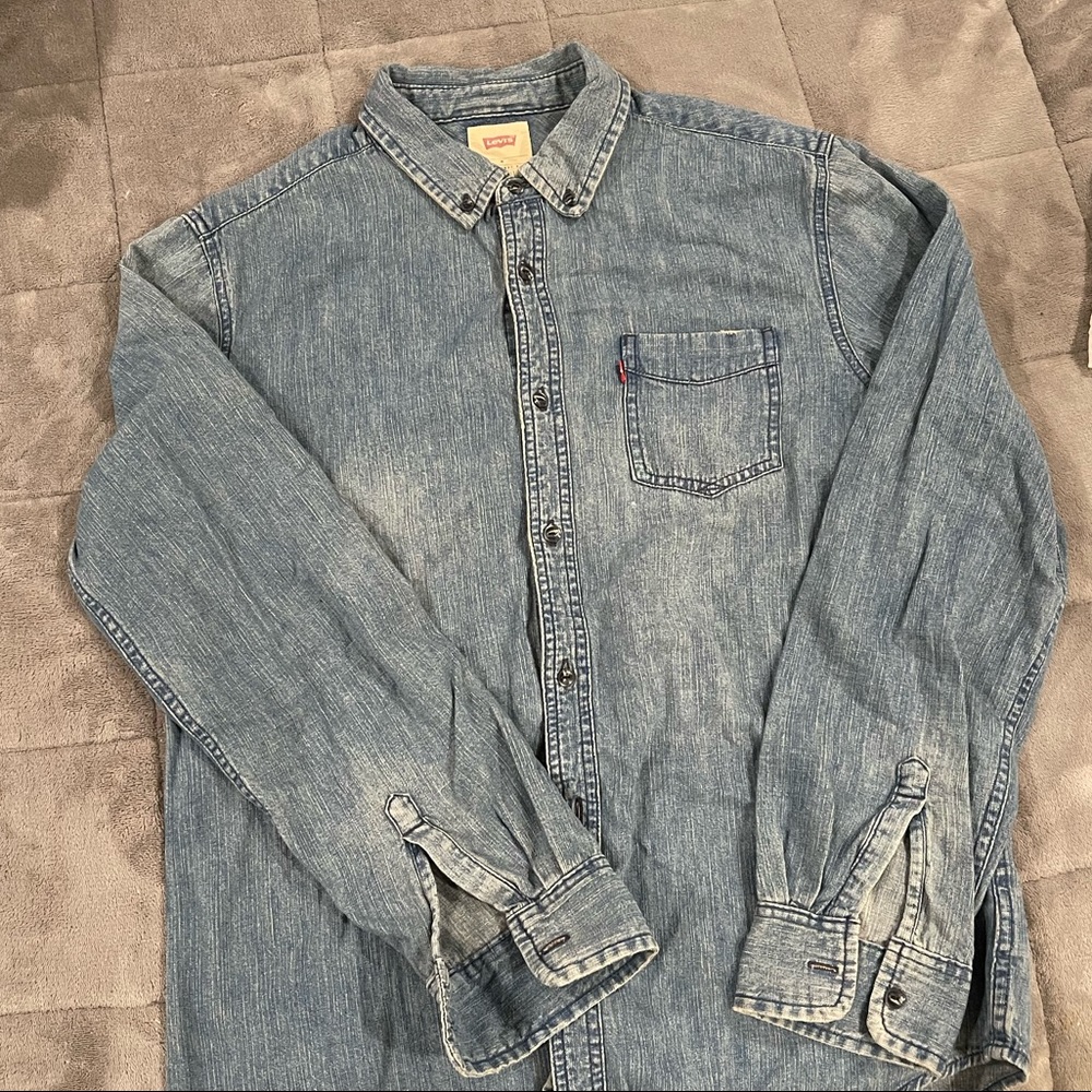 Vintage style Levi’s denim shirt medium
